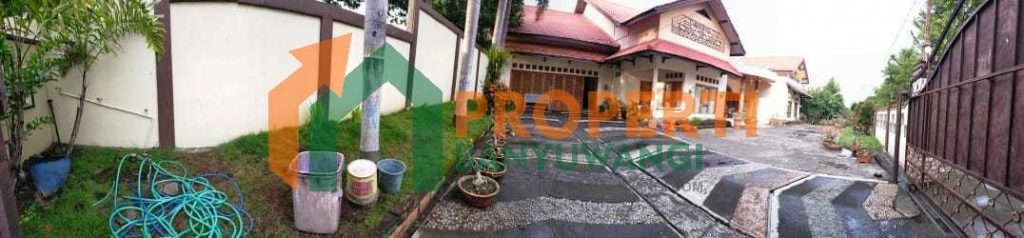 View Rumah dari halaman depan - panorama